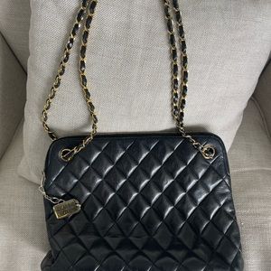 Vintage CHANEL black lambskin leather and gold should chain purse